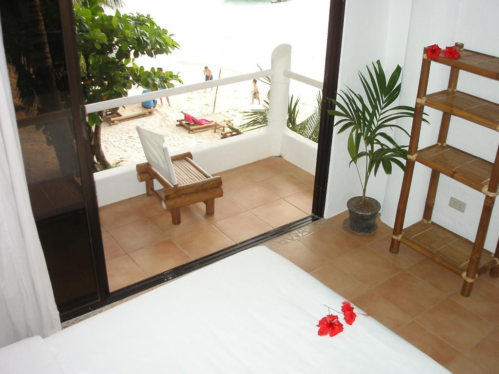 Artista Beach Villa Balabag  Ruang foto