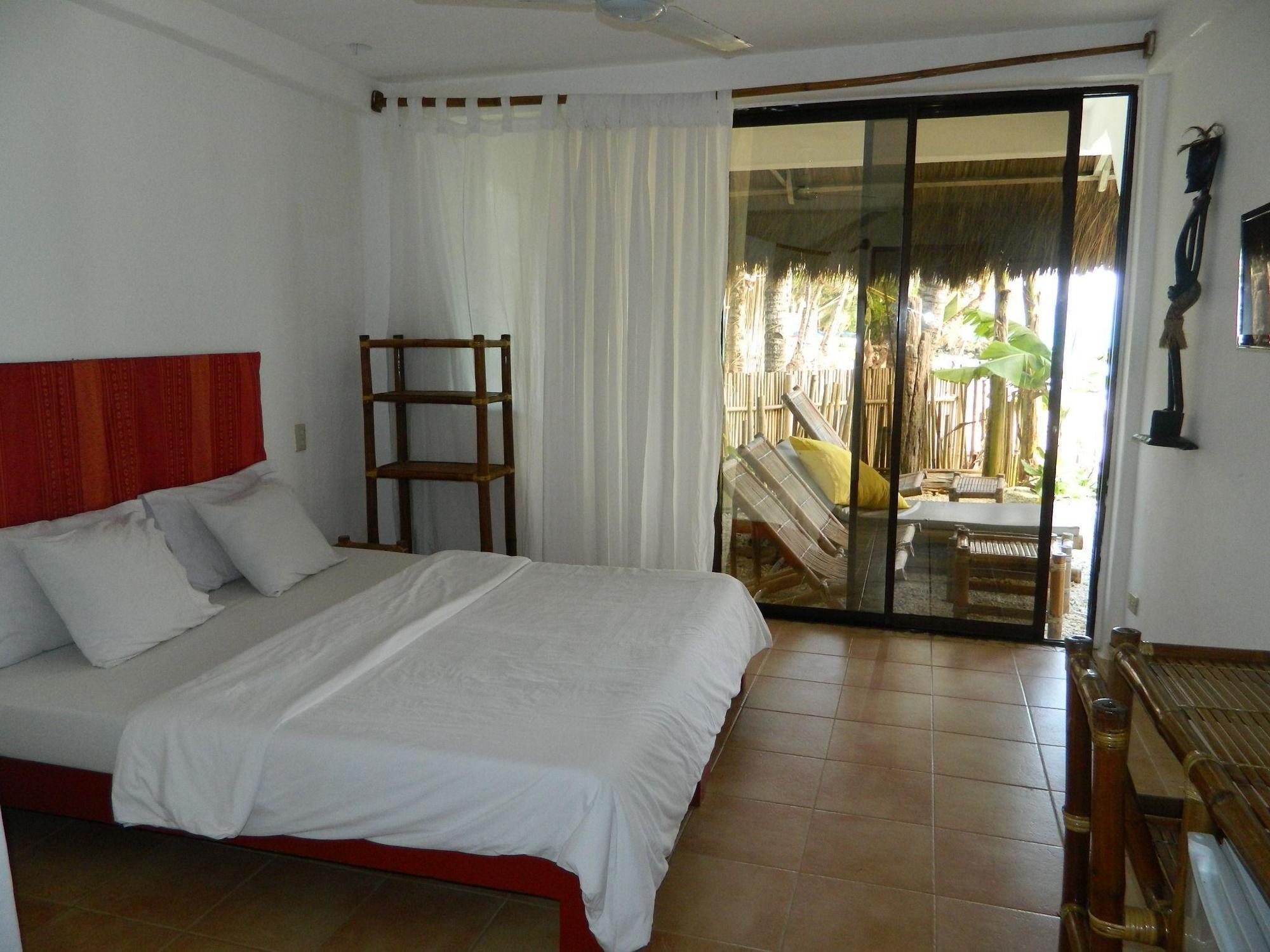 Artista Beach Villa Balabag  Bagian luar foto