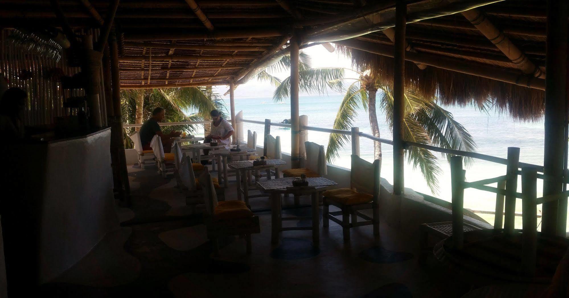 Artista Beach Villa Balabag  Bagian luar foto