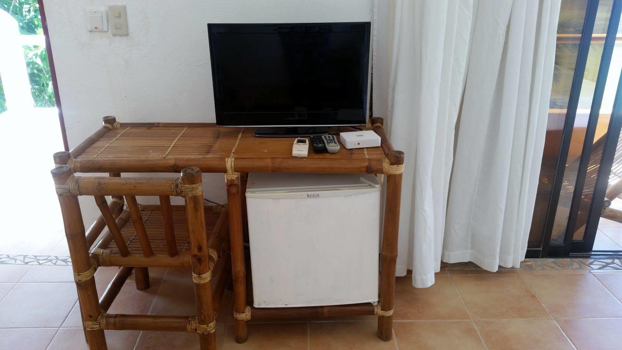 Artista Beach Villa Balabag  Bagian luar foto