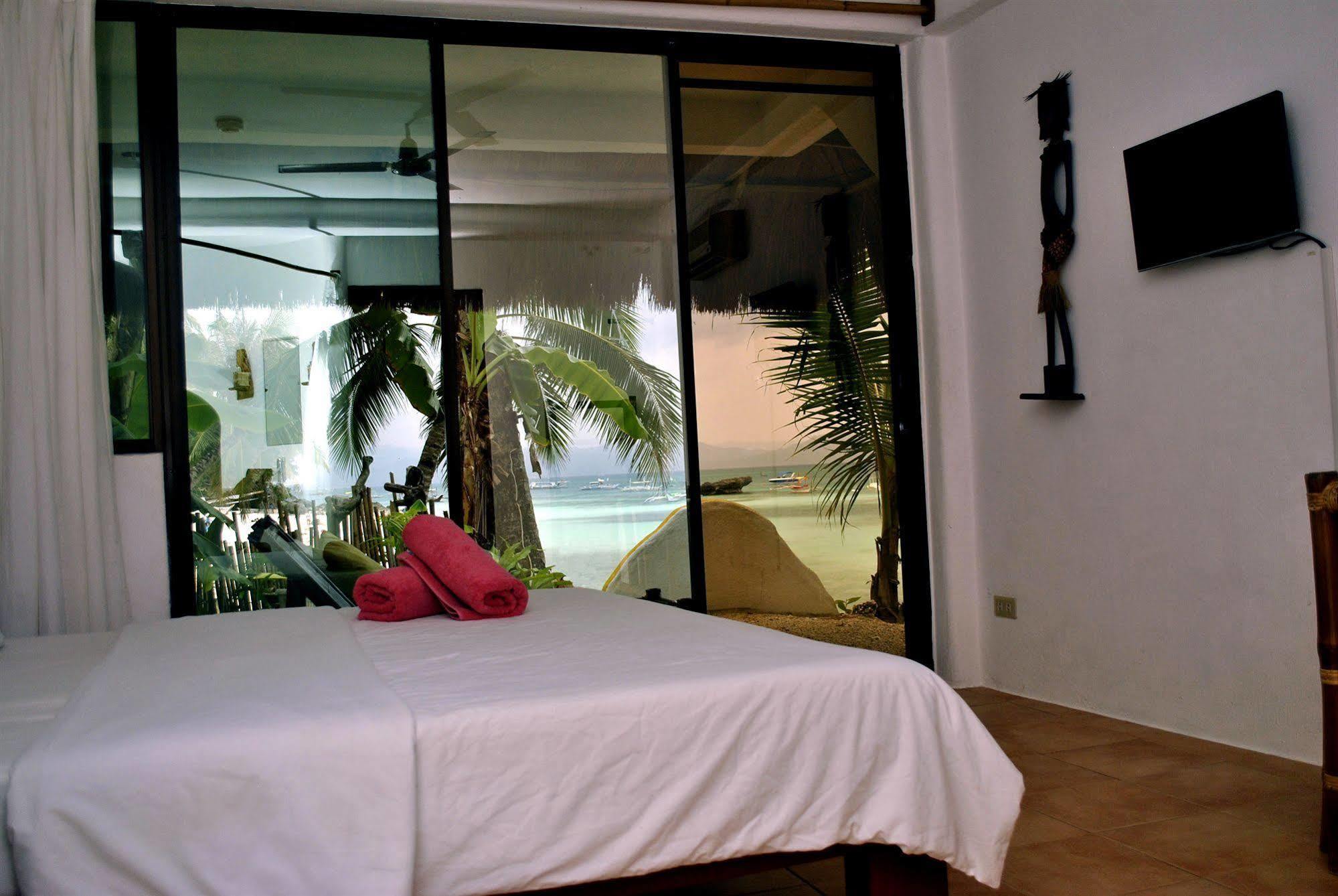 Artista Beach Villa Balabag  Bagian luar foto