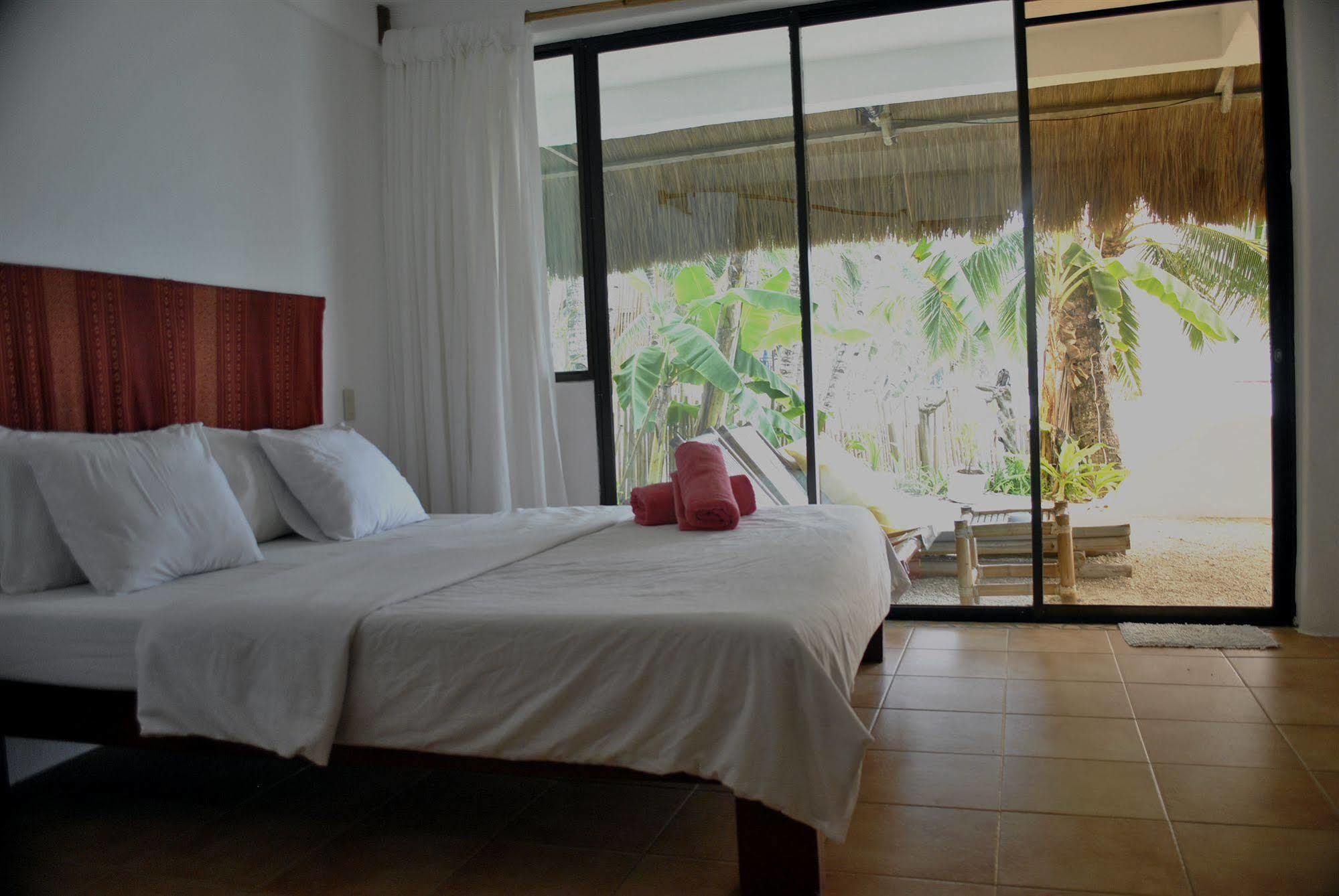 Artista Beach Villa Balabag  Bagian luar foto