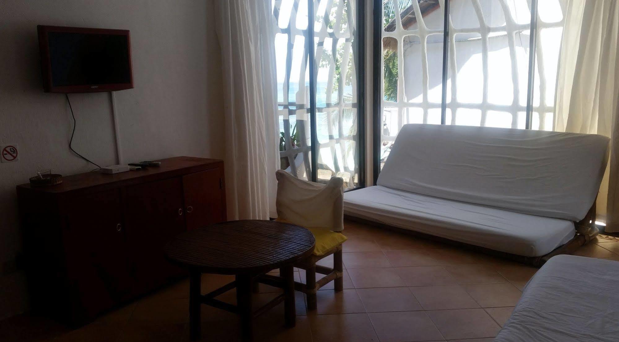 Artista Beach Villa Balabag  Bagian luar foto