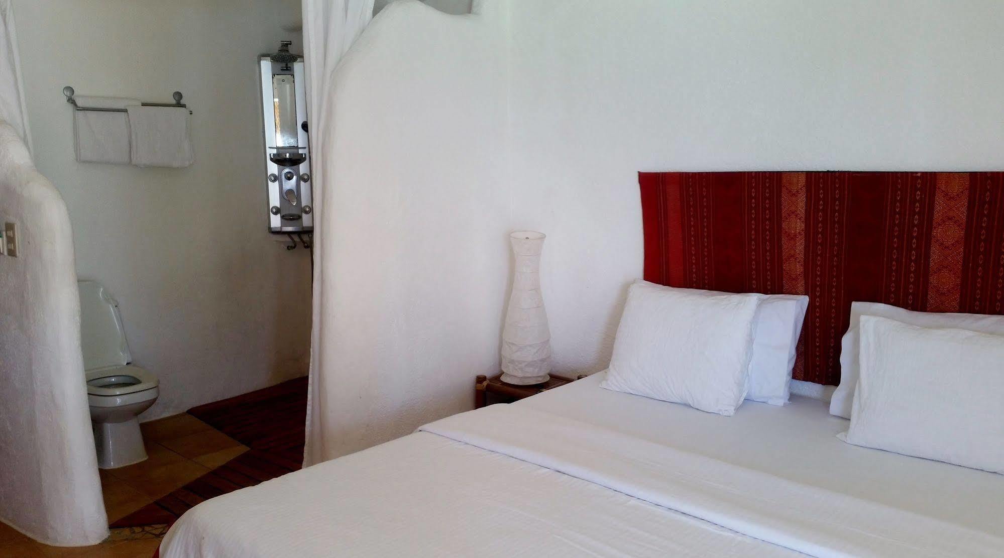 Artista Beach Villa Balabag  Bagian luar foto