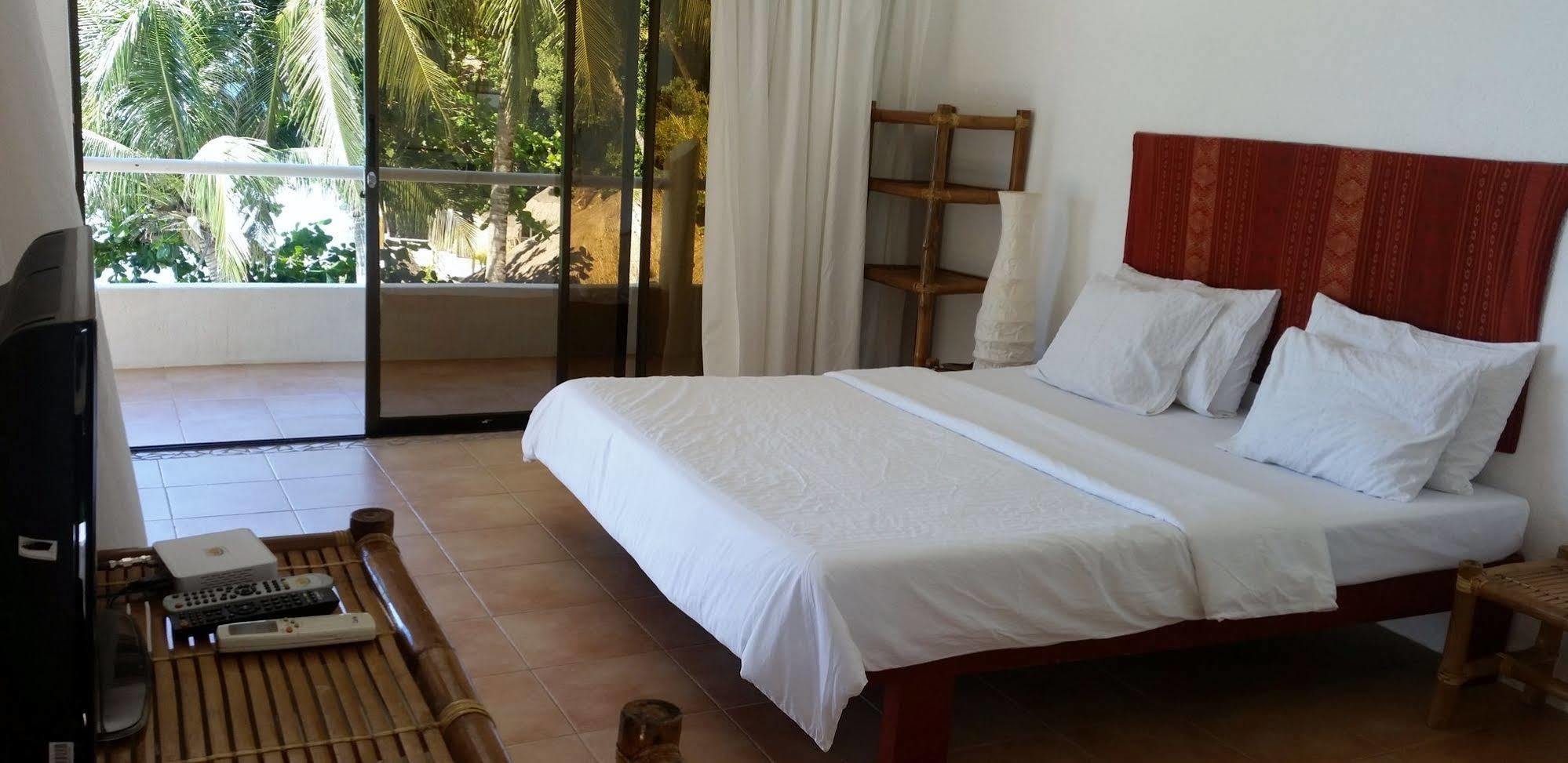Artista Beach Villa Balabag  Bagian luar foto